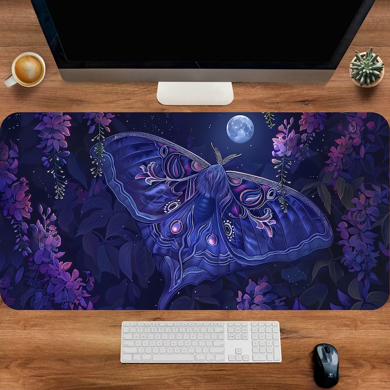Desk Setup With Plants - Коврик для стола с мотивом мотыльков,